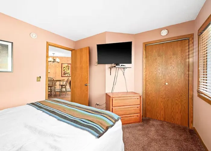 Slopeside North Shore Views | Ski-In/Ski-Out | Hot Tub