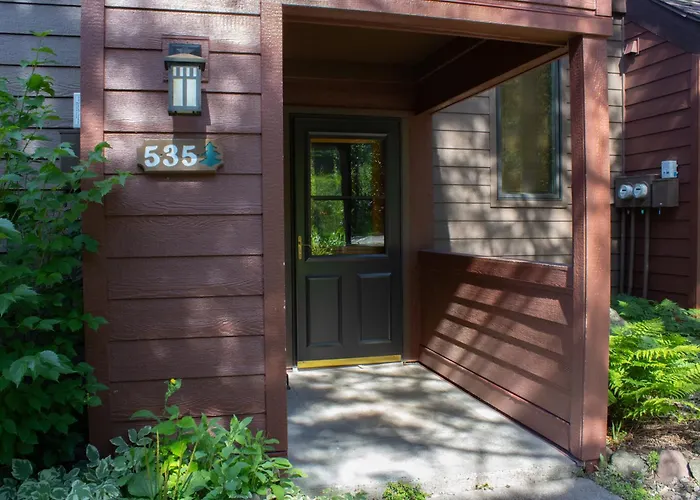 Escape To “Shared Summit” On Minnesota'S North Shore
