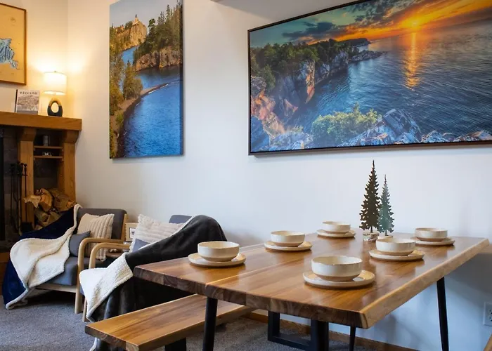 Escape To “Shared Summit” On Minnesota'S North Shore